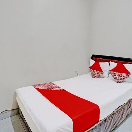 Oyo Life 92190 Arya Guest House Tulungagung Kültér fotó