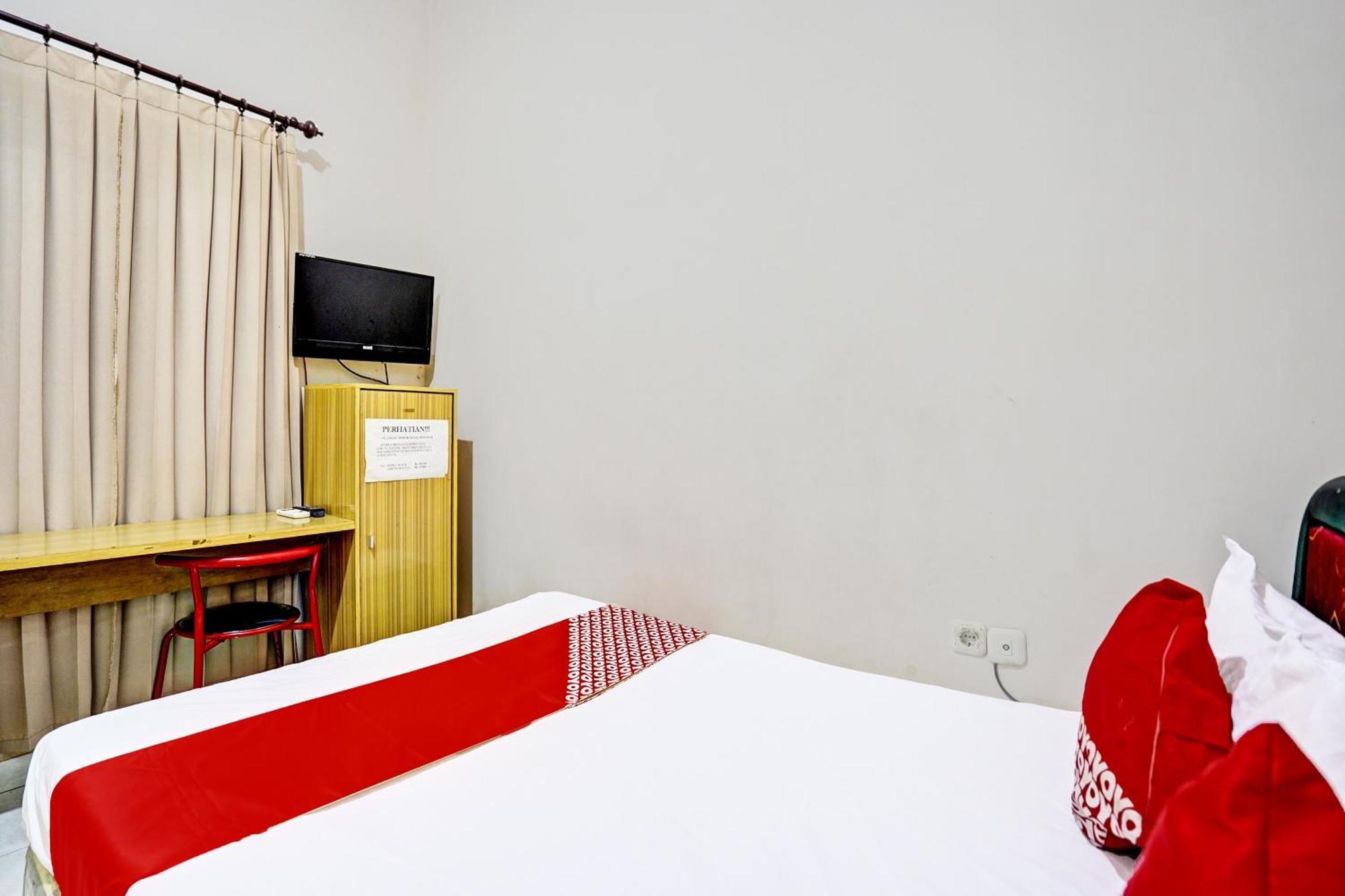 Oyo Life 92190 Arya Guest House Tulungagung Kültér fotó