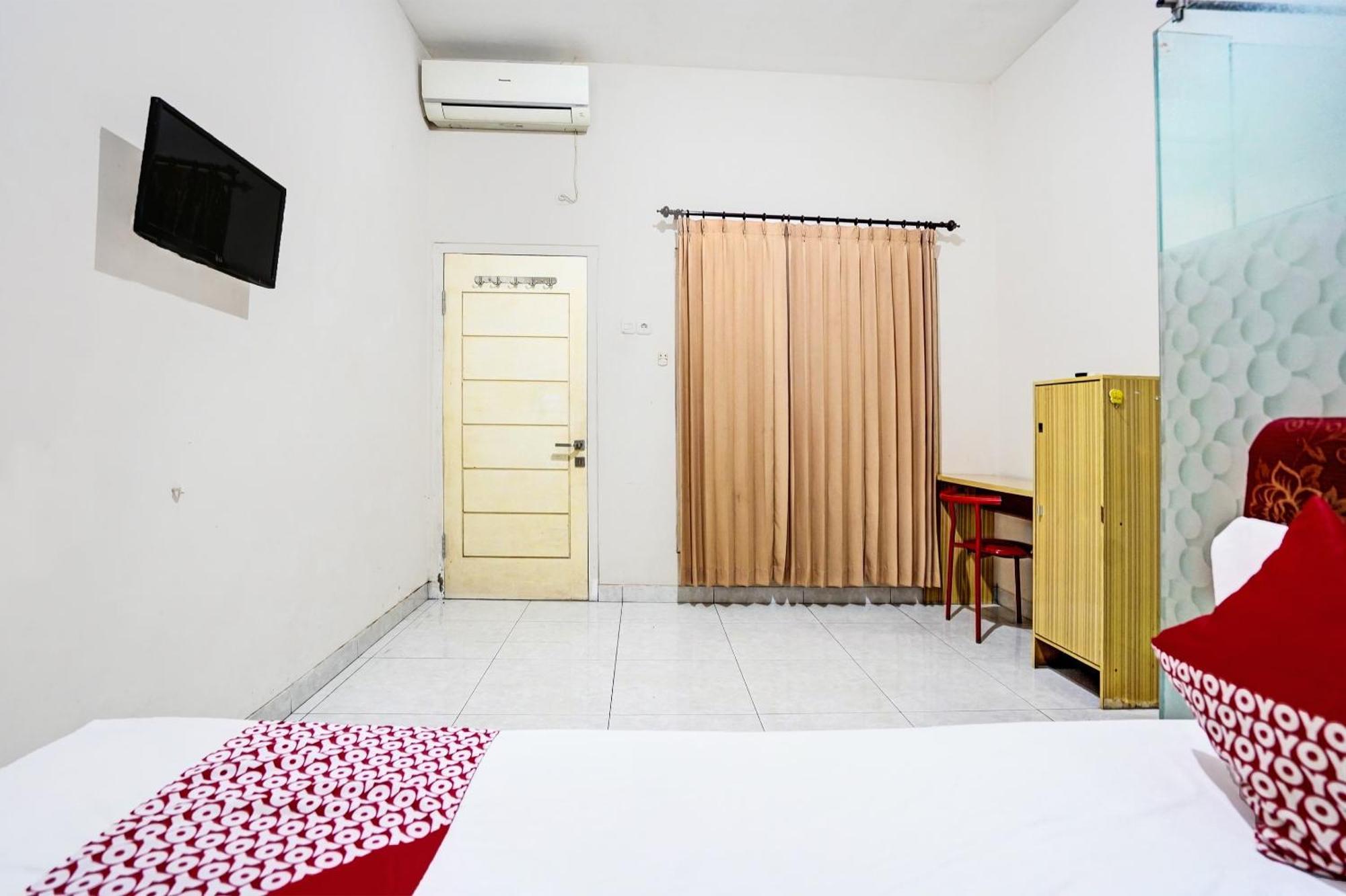 Oyo Life 92190 Arya Guest House Tulungagung Kültér fotó