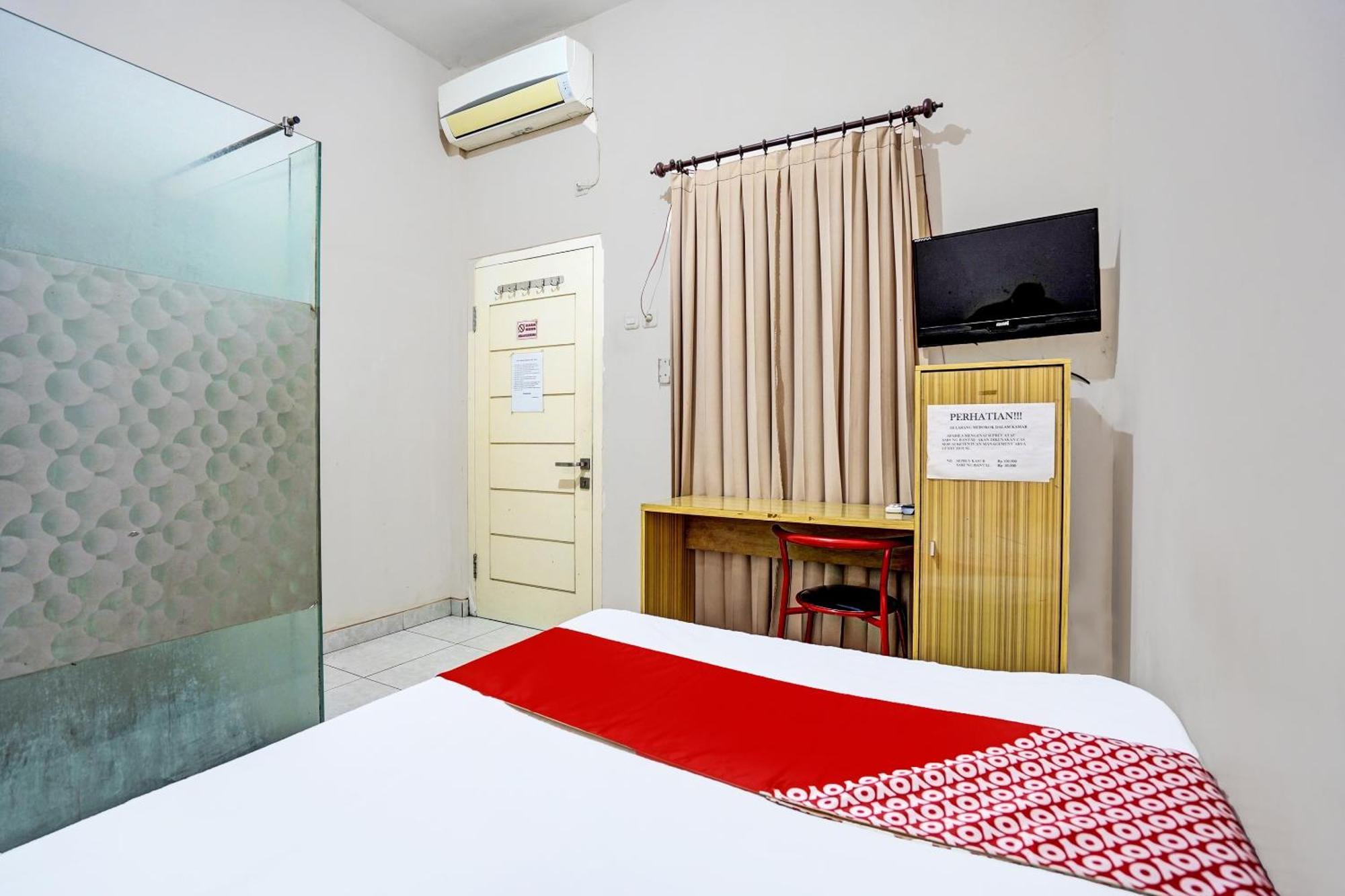 Oyo Life 92190 Arya Guest House Tulungagung Kültér fotó